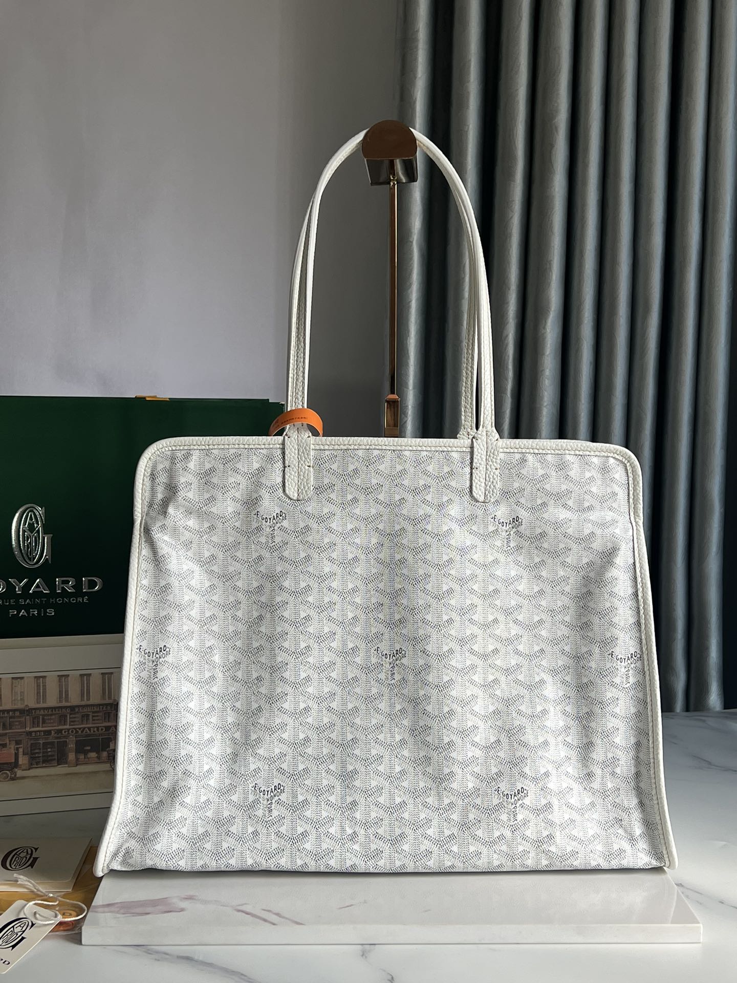 Hardy PM Handle Bag In White